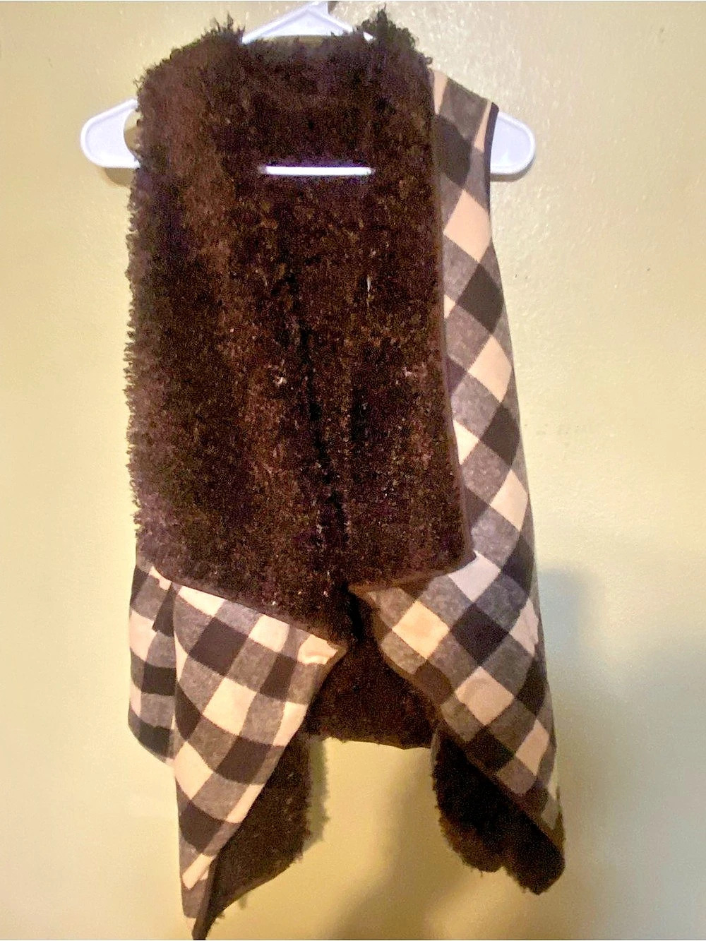 Plaid Faux Fur vest with pockets Size Large
NWOT